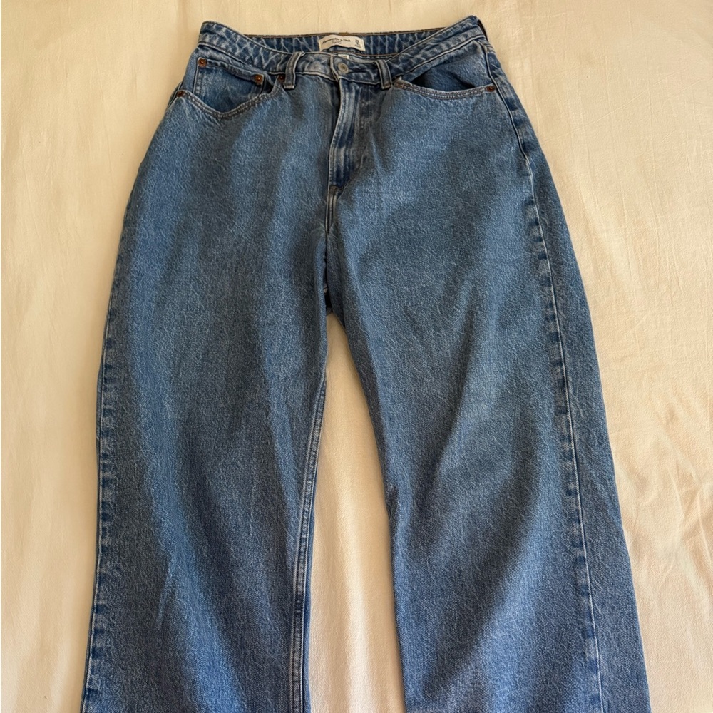 Abercrombie & Fitch Loose High Rise Jeans